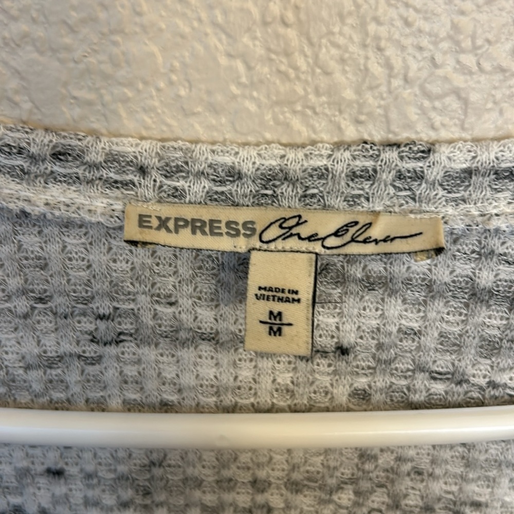 Women’s long sleeve gray and white Express top size medium. - Picture 2 of 4